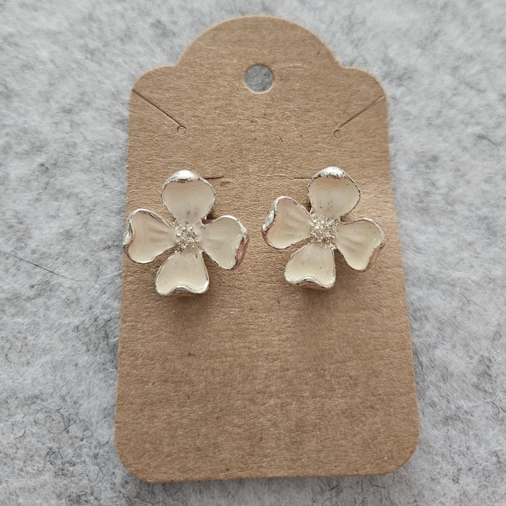 Vintage Enamel Flower Clip On Earrings Cream & Silver Tone